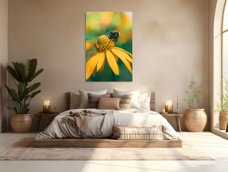 Tablou Canvas, "Albină pe petale aurii ale verii", Albina, Floare, Galben, Natură, Detaliu, Blând., 100 x 150 cm – poza 3