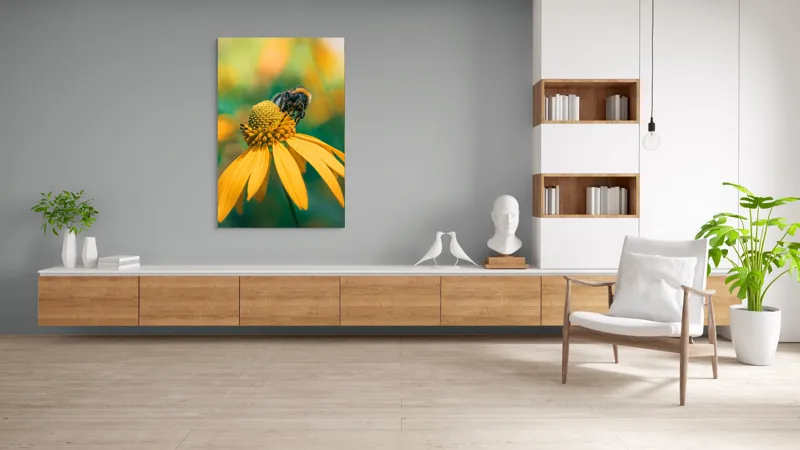Tablou Canvas, "Albină pe petale aurii ale verii", Albina, Floare, Galben, Natură, Detaliu, Blând., 100 x 150 cm – poza 8