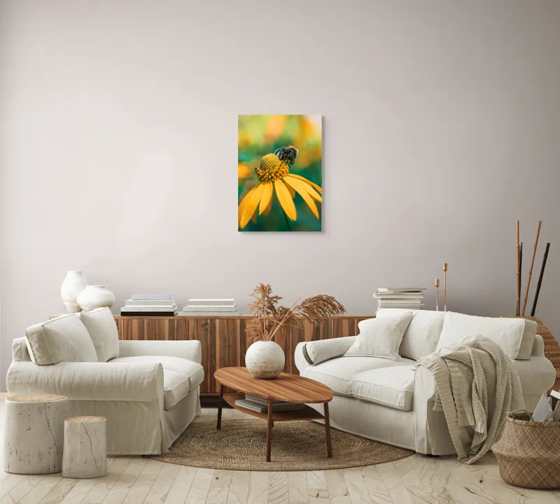Tablou Canvas, "Albină pe petale aurii ale verii", Albina, Floare, Galben, Natură, Detaliu, Blând., 50 x 70 cm – poza 4