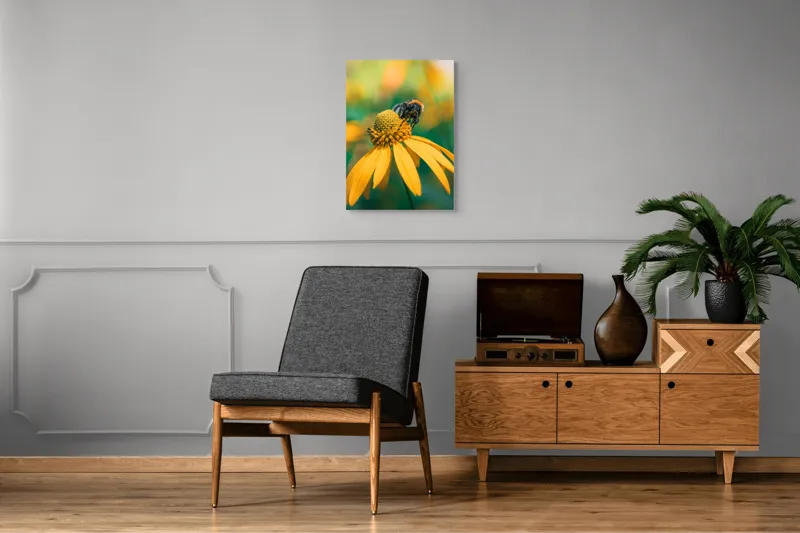 Tablou Canvas, "Albină pe petale aurii ale verii", Albina, Floare, Galben, Natură, Detaliu, Blând., 50 x 70 cm – poza 8