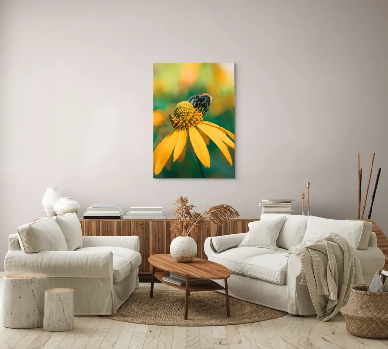 Tablou Canvas, "Albină pe petale aurii ale verii", Albina, Floare, Galben, Natură, Detaliu, Blând., 70 x 100 cm – poza 4