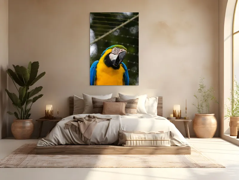 Tablou Canvas, "Papagalul curcubeu în libertate zburdalnică", Pasăre, Colorată, Papagal, Ara, Plasă, Fundal, Verde, Albastru, Galben, Privire, Pene, 100 x 150 cm – poza 3