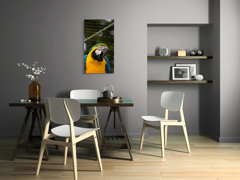 Tablou Canvas, "Papagalul curcubeu în libertate zburdalnică", Pasăre, Colorată, Papagal, Ara, Plasă, Fundal, Verde, Albastru, Galben, Privire, Pene, 50 x 90 cm – poza 4