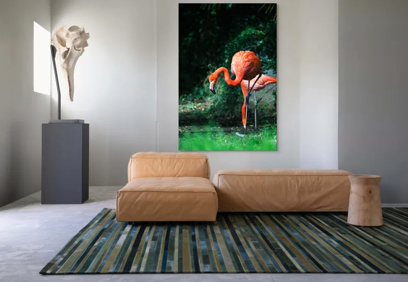 Tablou Canvas, "Flamingo în lumina dimineții răcoroase", Flamingo, Eleganță, Frumusețe, Natură, Roz, Verdeață, Grație, Reflecție, 100 x 150 cm – poza 7