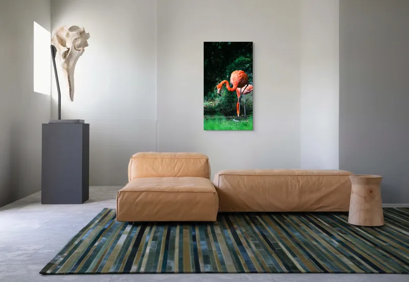 Tablou Canvas, "Flamingo în lumina dimineții răcoroase", Flamingo, Eleganță, Frumusețe, Natură, Roz, Verdeață, Grație, Reflecție, 50 x 90 cm – poza 5
