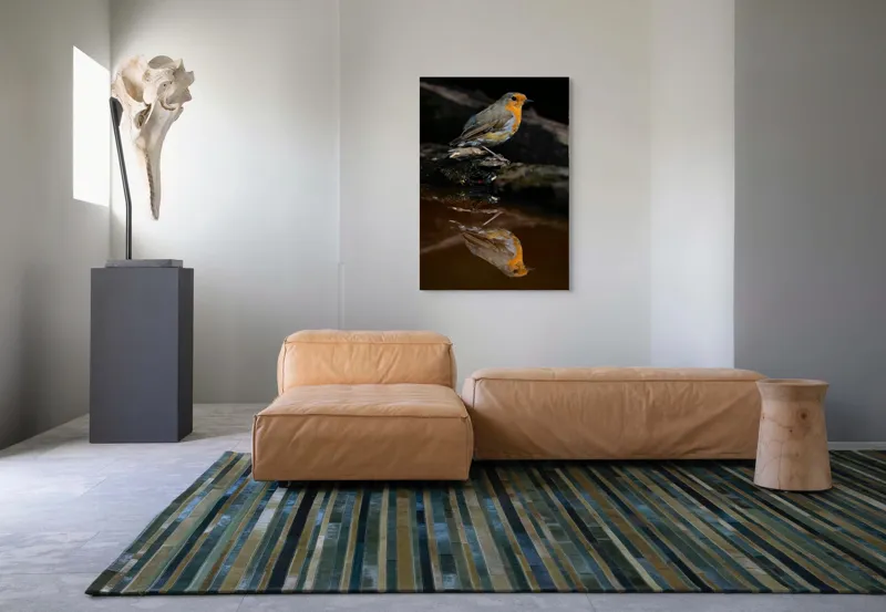 Tablou Canvas, "Pasărea și reflexia apei serene", Pasăre, Oglindire, Apă, Natură, Pene, Culoare, Frumusețe, Contrast, 70 x 100 cm – poza 7