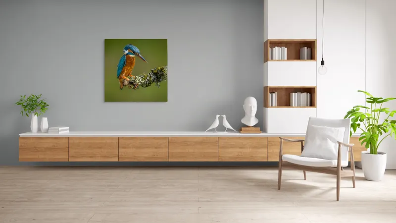 Tablou Canvas, "Un pescăruș albastru pe creangă mușchiată", Pasăre, Rândunică, Ramură, Muschi, Natură, Colorat, Albastru, Portocaliu, Verde, Pene, Mici, Frumusețe, Lumină., 100 x 100 cm – poza 8