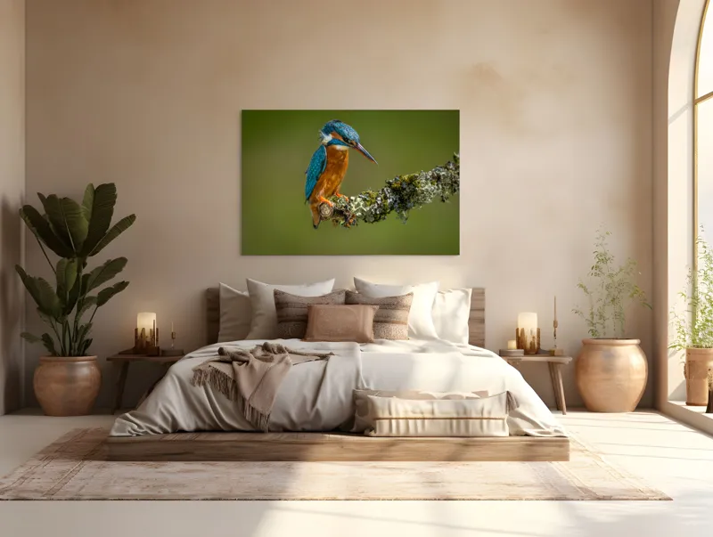 Tablou Canvas, "Un pescăruș albastru pe creangă mușchiată", Pasăre, Rândunică, Ramură, Muschi, Natură, Colorat, Albastru, Portocaliu, Verde, Pene, Mici, Frumusețe, Lumină., 150 x 100 cm – poza 4