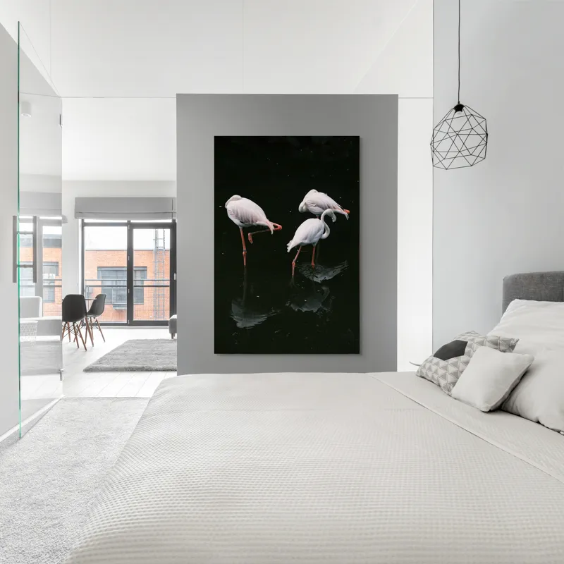 Tablou Canvas, "Flamingo grațioase în apă întunecată", Flamingo, Reflecții, Eleganță, Echilibru, Tranquilitate, Grație, 100 x 150 cm – poza 5