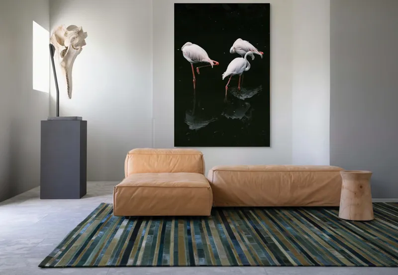 Tablou Canvas, "Flamingo grațioase în apă întunecată", Flamingo, Reflecții, Eleganță, Echilibru, Tranquilitate, Grație, 100 x 150 cm – poza 7