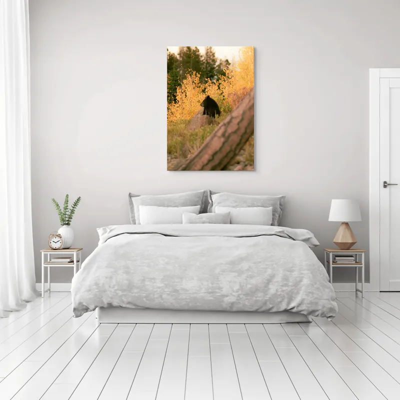 Tablou Canvas, "Ursul toamnei între frunze aurii", Urs, Toamnă, Pădure, Copaci, Frunze, Peisaj, Natură, Trunchi, Stâncă, Liniște, 70 x 100 cm – poza 3