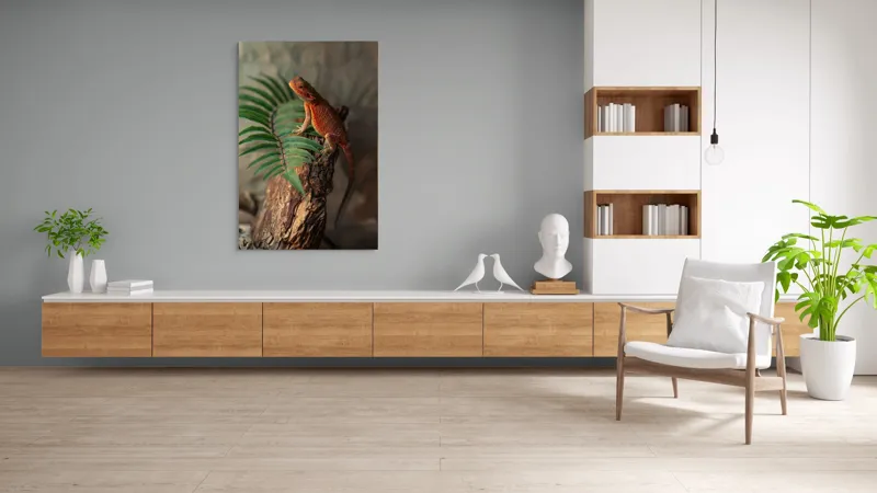 Tablou Canvas, "Dragon de foc pe trunchi vechi", Șopârlă, Trunchi, Frunze, Verde, Textură, Natural, Reptilă, Detalii, Lumină, Eșantion., 100 x 150 cm – poza 8