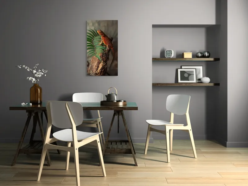 Tablou Canvas, "Dragon de foc pe trunchi vechi", Șopârlă, Trunchi, Frunze, Verde, Textură, Natural, Reptilă, Detalii, Lumină, Eșantion., 50 x 90 cm – poza 4