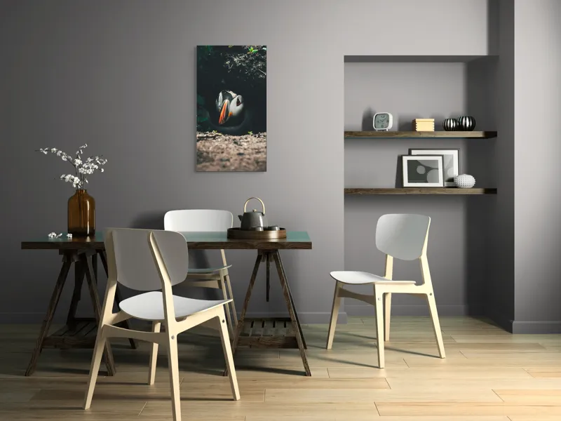 Tablou Canvas, "Puffin adăpostit în vizuină întunecată", Puffin, Vizuină, Privire, Ascunziș, Natură, Sol, Frunze, Culori, Contrast, Umbre, 50 x 90 cm – poza 4