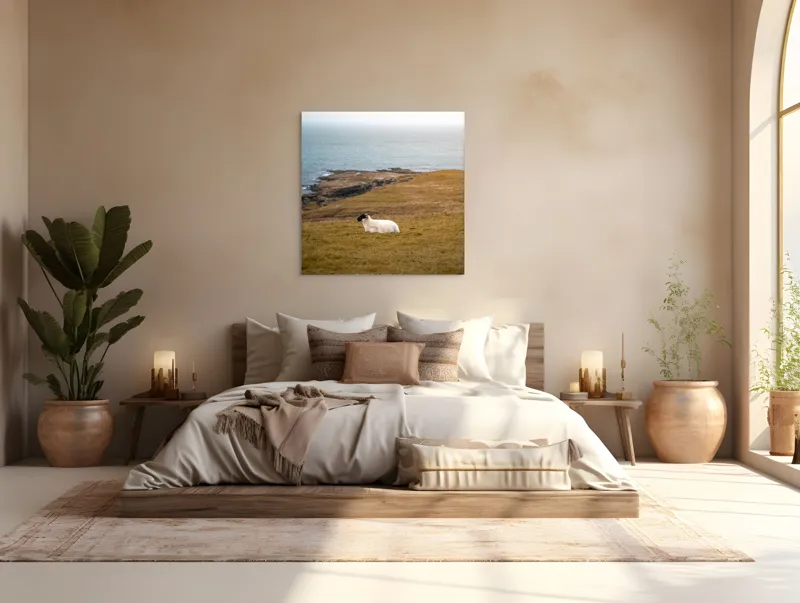 Tablou Canvas, "Oaia singuratică pe dealul vântos", Oaie, Pajiște, Mare, Cer, Stânci, Solitudine, Vânt, Natură, Peisaj, Coastă, 100 x 100 cm – poza 4