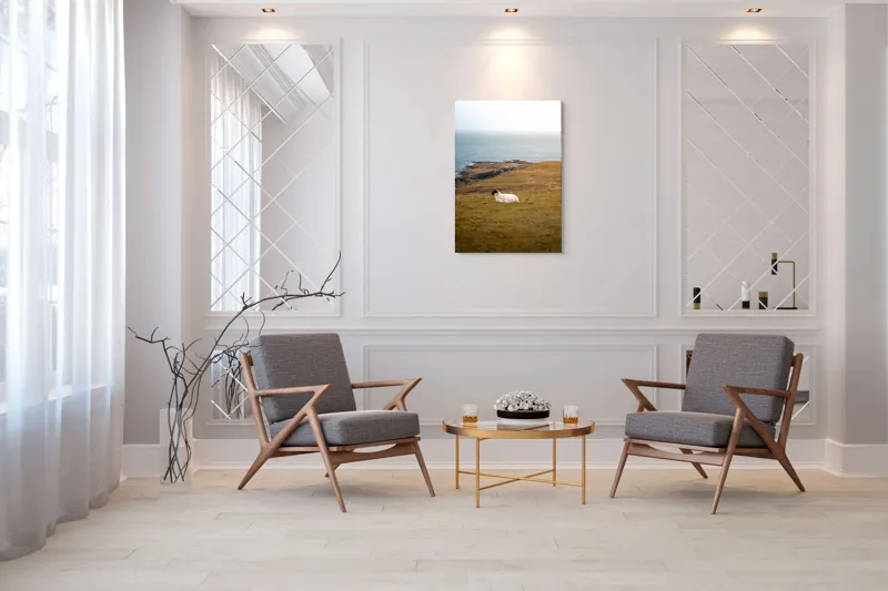 Tablou Canvas, "Oaia singuratică pe dealul vântos", Oaie, Pajiște, Mare, Cer, Stânci, Solitudine, Vânt, Natură, Peisaj, Coastă, 70 x 100 cm – poza 8