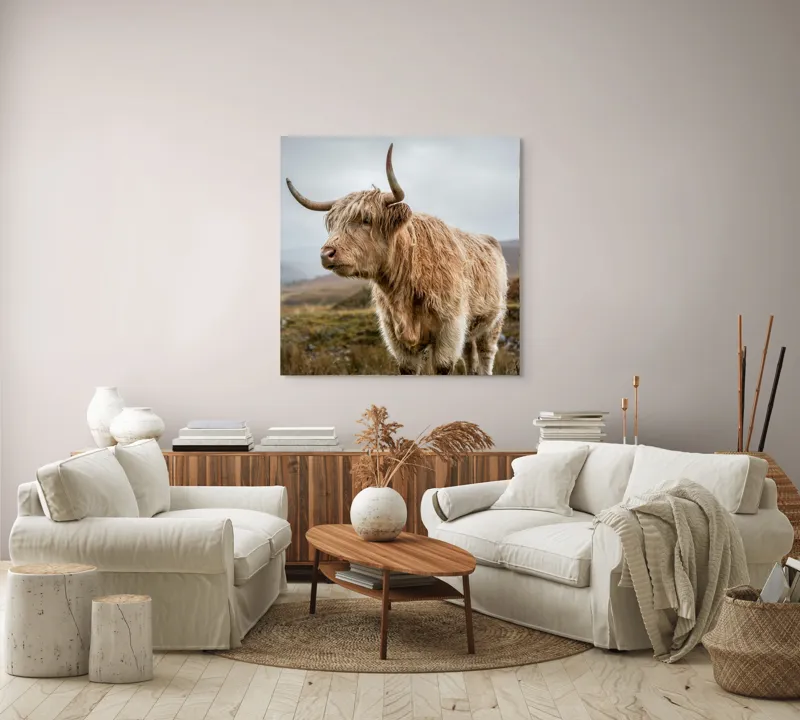 Tablou Canvas, "Boul pășește în peisajul nordic", Păr, Coarne, Plante, Nori, Peisaj, Cer, Verde, Animal, 100 x 100 cm – poza 3