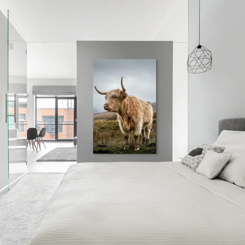 Tablou Canvas, "Boul pășește în peisajul nordic", Păr, Coarne, Plante, Nori, Peisaj, Cer, Verde, Animal, 100 x 150 cm – poza 5