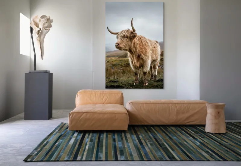 Tablou Canvas, "Boul pășește în peisajul nordic", Păr, Coarne, Plante, Nori, Peisaj, Cer, Verde, Animal, 100 x 150 cm – poza 7