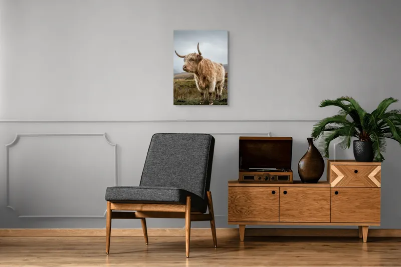 Tablou Canvas, "Boul pășește în peisajul nordic", Păr, Coarne, Plante, Nori, Peisaj, Cer, Verde, Animal, 50 x 70 cm – poza 8