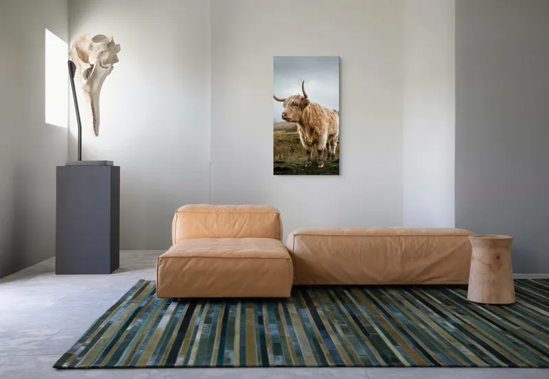 Tablou Canvas, "Boul pășește în peisajul nordic", Păr, Coarne, Plante, Nori, Peisaj, Cer, Verde, Animal, 50 x 90 cm – poza 5