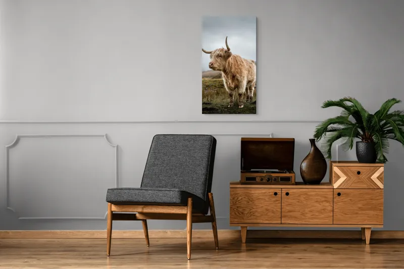 Tablou Canvas, "Boul pășește în peisajul nordic", Păr, Coarne, Plante, Nori, Peisaj, Cer, Verde, Animal, 50 x 90 cm – poza 8