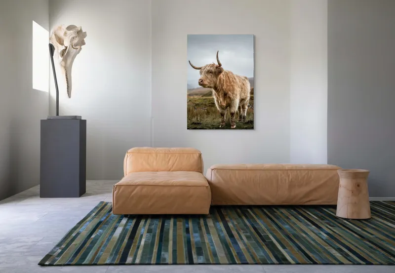 Tablou Canvas, "Boul pășește în peisajul nordic", Păr, Coarne, Plante, Nori, Peisaj, Cer, Verde, Animal, 70 x 100 cm – poza 7