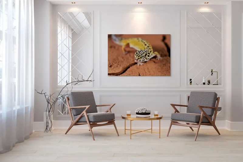 Tablou Canvas, "Șopârla printre fisuri aride pământii", Gekko, Piele, Pete, Repede, Pământ, Fracturi, Ochi, Galben, Negru, Textură, 150 x 100 cm – poza 7