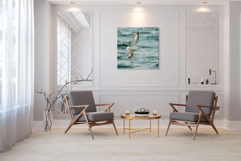 Tablou Canvas, "Zborul liniștit al pescărușului", Pasăre, Zbor, Ocean, Libertate, Aripi, Natură, Cer, Peisaj, Viață, Liniște, 100 x 100 cm – poza 7