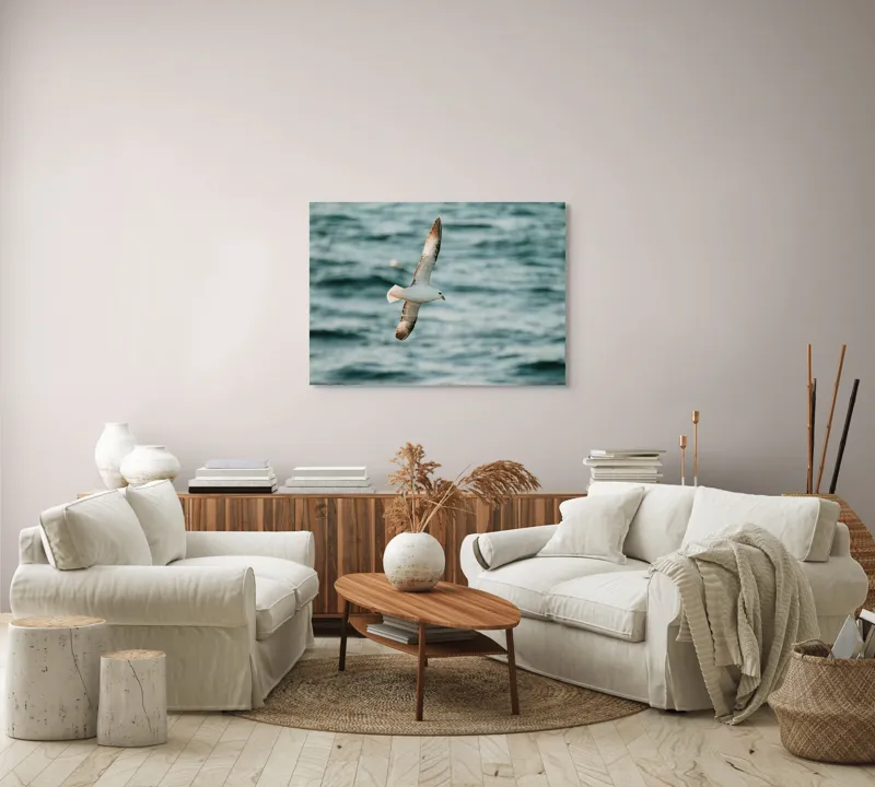 Tablou Canvas, "Zborul liniștit al pescărușului", Pasăre, Zbor, Ocean, Libertate, Aripi, Natură, Cer, Peisaj, Viață, Liniște, 100 x 70 cm – poza 3