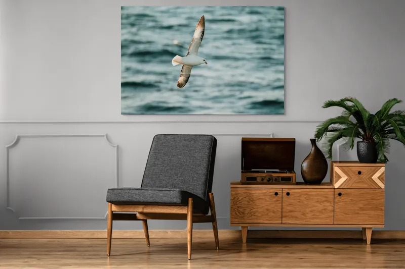 Tablou Canvas, "Zborul liniștit al pescărușului", Pasăre, Zbor, Ocean, Libertate, Aripi, Natură, Cer, Peisaj, Viață, Liniște, 150 x 100 cm – poza 8