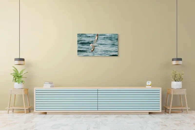 Tablou Canvas, "Zborul liniștit al pescărușului", Pasăre, Zbor, Ocean, Libertate, Aripi, Natură, Cer, Peisaj, Viață, Liniște, 90 x 50 cm – poza 5