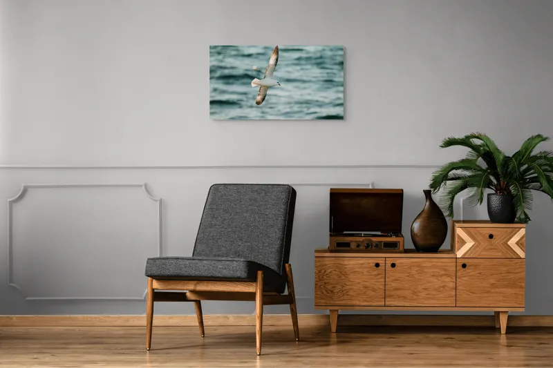 Tablou Canvas, "Zborul liniștit al pescărușului", Pasăre, Zbor, Ocean, Libertate, Aripi, Natură, Cer, Peisaj, Viață, Liniște, 90 x 50 cm – poza 6
