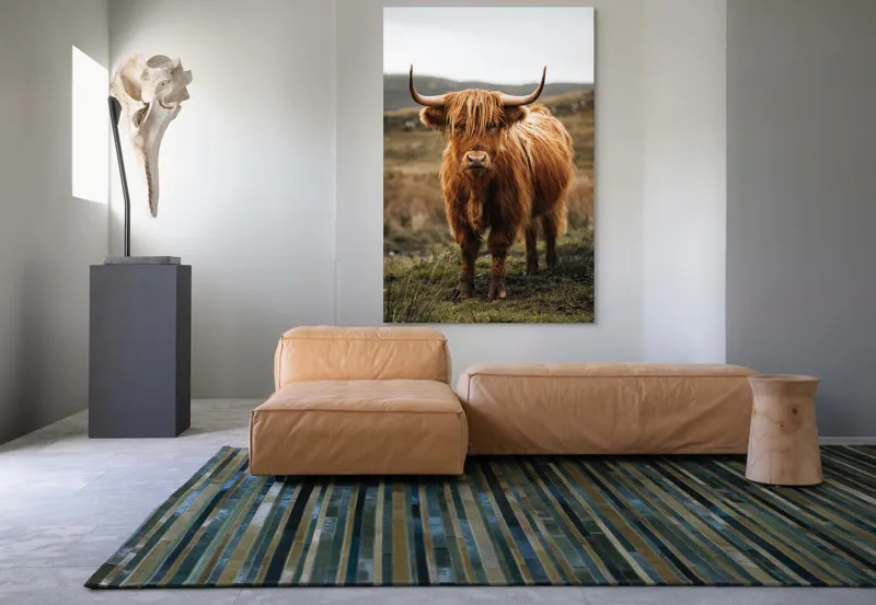 Tablou Canvas, "Boul în ceață pe coline verzi", Vaci, Dealuri, Blană, Coarne, Pășune, Natură, Cer, Animale, Peisaj, Rurale, 100 x 150 cm – poza 7