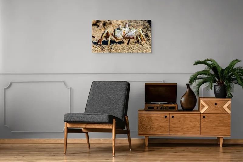 Tablou Canvas, "Crabul invizibil în nisipul auriu", Nisip, Crab, Ochii, Gheruțe, Textură, Natură, Mișcare, Culoare, Detaliu, Plajă, 90 x 50 cm – poza 6