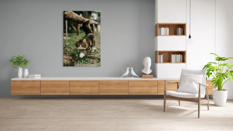 Tablou Canvas, "Motanul explorator în grădină verde", Felină, Blană, Verdeață, Natural, Eleganță, Curiozitate, Mustăți, Lăbuțe, Privire, Explorare, 100 x 150 cm – poza 8