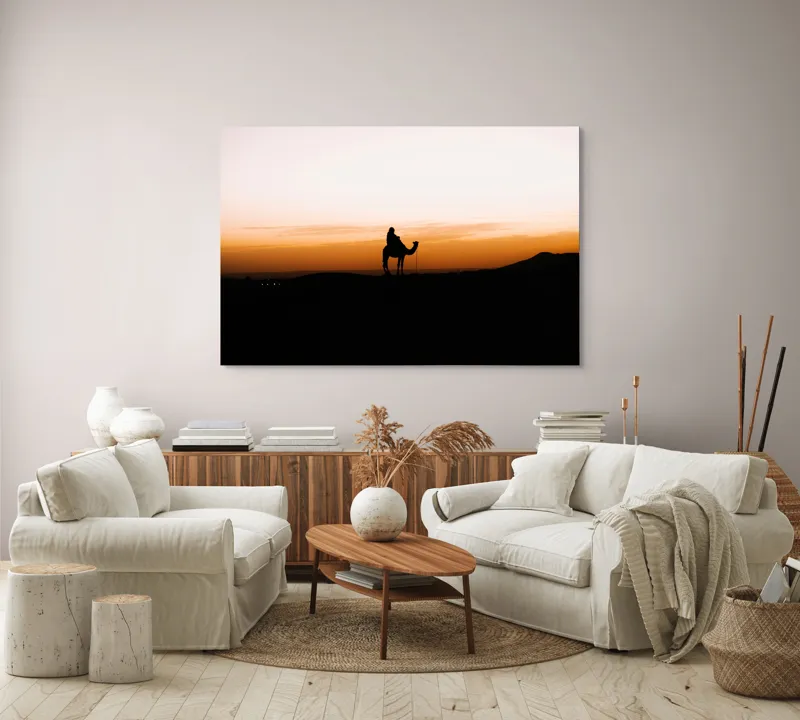 Tablou Canvas, "Călător în deșert la apus", Apus, Siluetă, Călător, Deșert, Cămilă, Orizont, Nisip, Cer, Umbre, Peisaj, 150 x 100 cm – poza 3