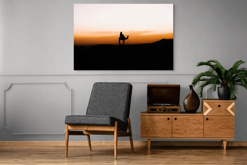 Tablou Canvas, "Călător în deșert la apus", Apus, Siluetă, Călător, Deșert, Cămilă, Orizont, Nisip, Cer, Umbre, Peisaj, 150 x 100 cm – poza 8
