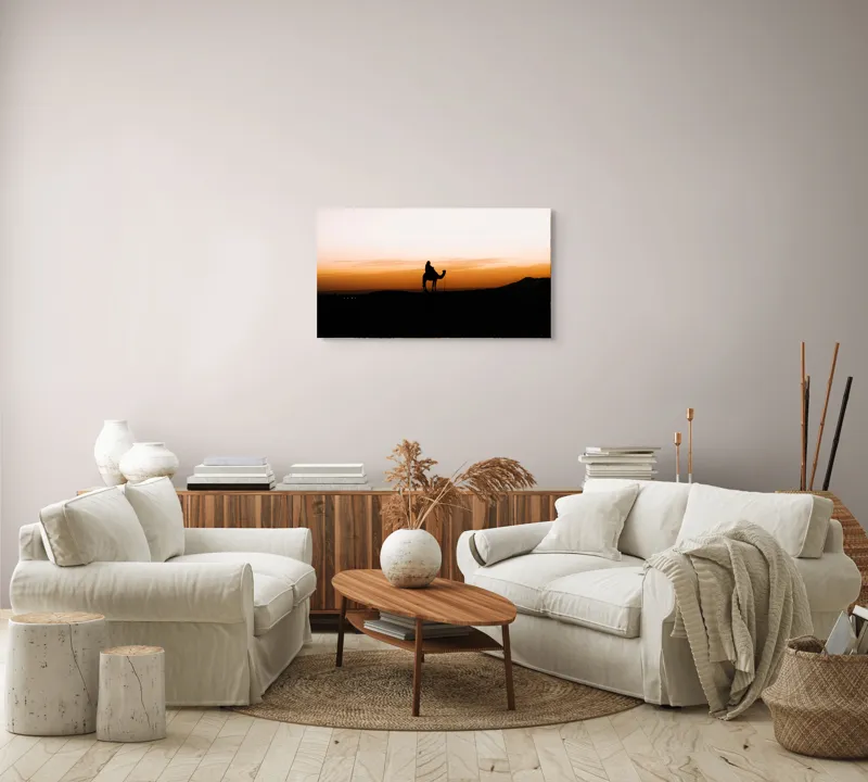 Tablou Canvas, "Călător în deșert la apus", Apus, Siluetă, Călător, Deșert, Cămilă, Orizont, Nisip, Cer, Umbre, Peisaj, 90 x 50 cm – poza 4