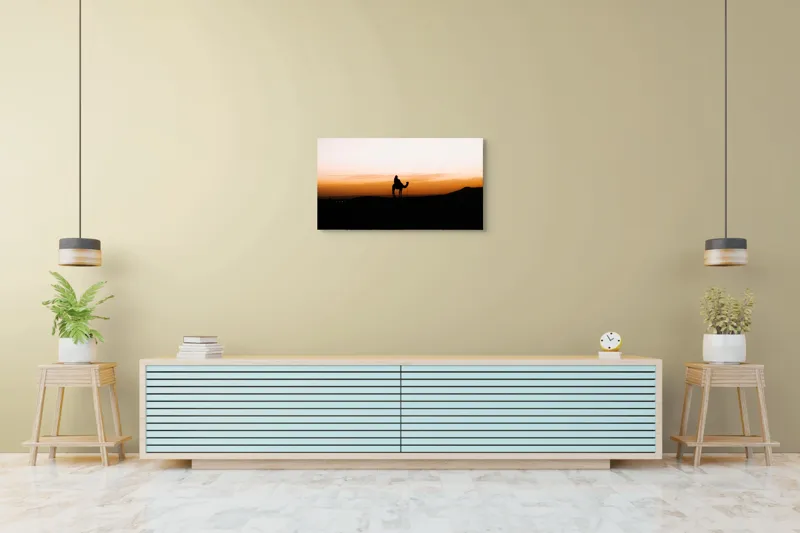 Tablou Canvas, "Călător în deșert la apus", Apus, Siluetă, Călător, Deșert, Cămilă, Orizont, Nisip, Cer, Umbre, Peisaj, 90 x 50 cm – poza 5
