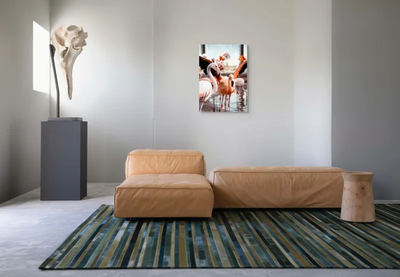 Tablou Canvas, "Flamingo gingaș în lumina apusului", Flamingo, Apă, Penaj, Roz, Grație, Reflecție, Grup, Lumină, Contrast, Natură, 50 x 70 cm – poza 7