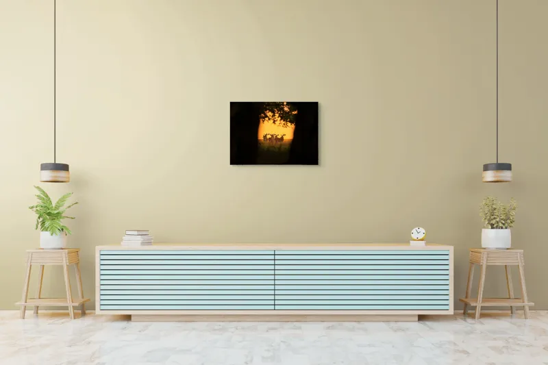 Tablou Canvas, "Cerbi în lumina apusului aurit", Cer, Cerbi, Apus, Siluetă, Natură, Lumină, Copaci, 70 x 50 cm – poza 7