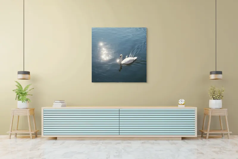 Tablou Canvas, "Lacul liniștit al lebedei strălucitoare", Lebădă, Apă, Reflexii, Serenitate, Lumină, Natură, Eleganță, Calm, 100 x 100 cm – poza 5
