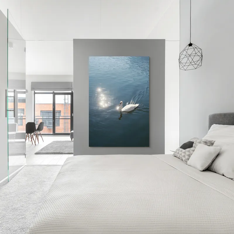 Tablou Canvas, "Lacul liniștit al lebedei strălucitoare", Lebădă, Apă, Reflexii, Serenitate, Lumină, Natură, Eleganță, Calm, 100 x 150 cm – poza 5