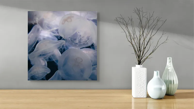 Tablou Canvas, "Dansul meduzelor sub clar de lună", Translucid, Eteric, Misterios, Marin, Grațios, 50 x 50 cm – poza 3