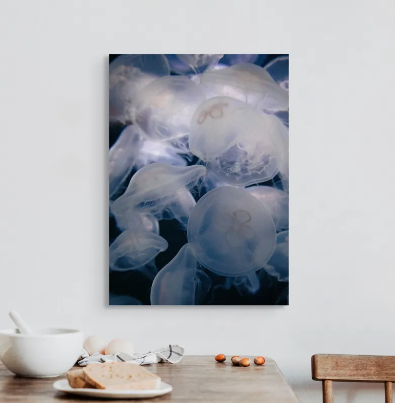 Tablou Canvas, "Dansul meduzelor sub clar de lună", Translucid, Eteric, Misterios, Marin, Grațios, 50 x 70 cm – poza 3