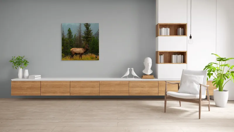 Tablou Canvas, "Cerbul solitar în ploaia de toamnă", Munte, Cerb, Copaci, Iarbă, Ceață, Natură, Serenitate, Pădure, Peisaj, Plimbare, 100 x 100 cm – poza 8