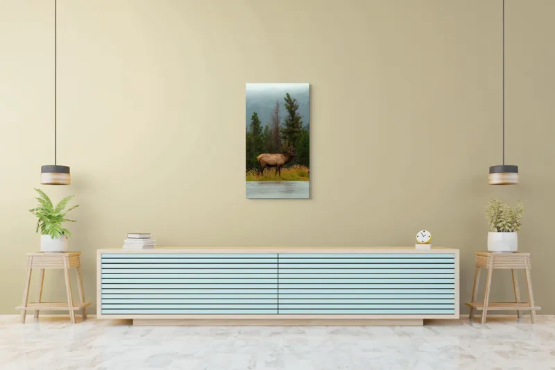 Tablou Canvas, "Cerbul solitar în ploaia de toamnă", Munte, Cerb, Copaci, Iarbă, Ceață, Natură, Serenitate, Pădure, Peisaj, Plimbare, 50 x 90 cm – poza 6