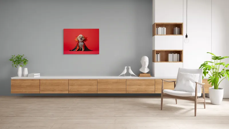 Tablou Canvas, "Câinele vampir în mantie roșie", Câine, Costum, Vampir, Fundal Roșu, Blană Pufoasă, Guler Portocaliu, Zâmbet Drăgălaș, 100 x 70 cm – poza 6