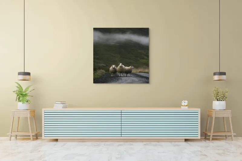 Tablou Canvas, "Oile rătăcite pe drumul întunecat", Oi, Drum, Nor, Verdeață, Natură, Coline, Trio, Peisaj., 100 x 100 cm – poza 5